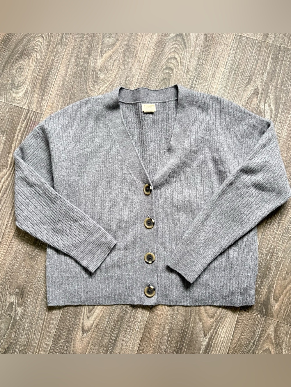 Aspen 100% extrafine Merino wool cropped Cardigan ribbed